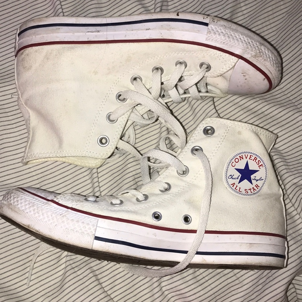 White women’s converse size 8